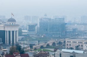 Како да се променат навиките за греење на семејствата со мали примања, со цел да се намали загадувањето во Скопје?